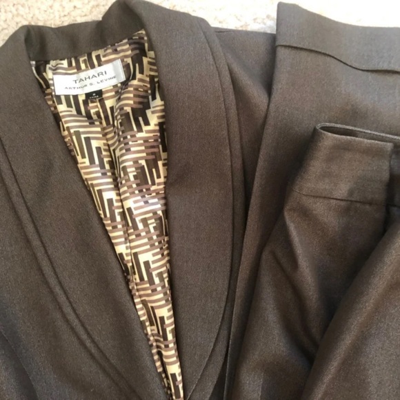LK NEW Tahari 2pc Choc Brown Pants Suit Size 8 - Picture 2 of 2